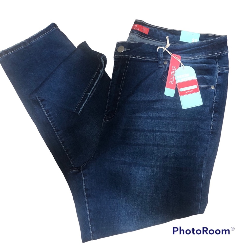 🌺 Denim & Rivets Women’s Jeans Distressed Size 22 New With Tags